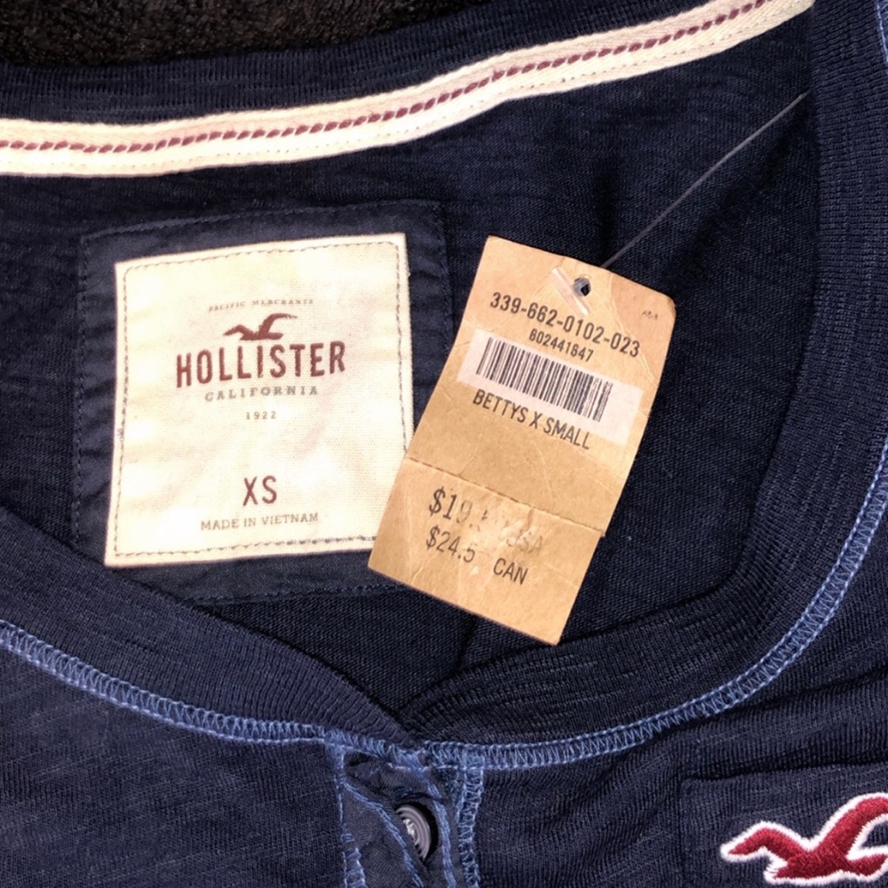NWT hollister navy top SOLD DONT BUY